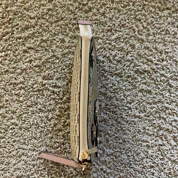 Michael Kors wristlet - Picture 3 of 8